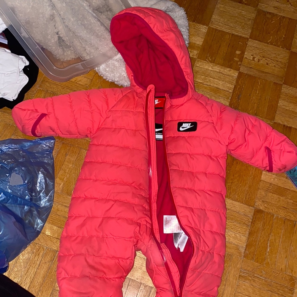 Very good condition gently used Nike snowsuit